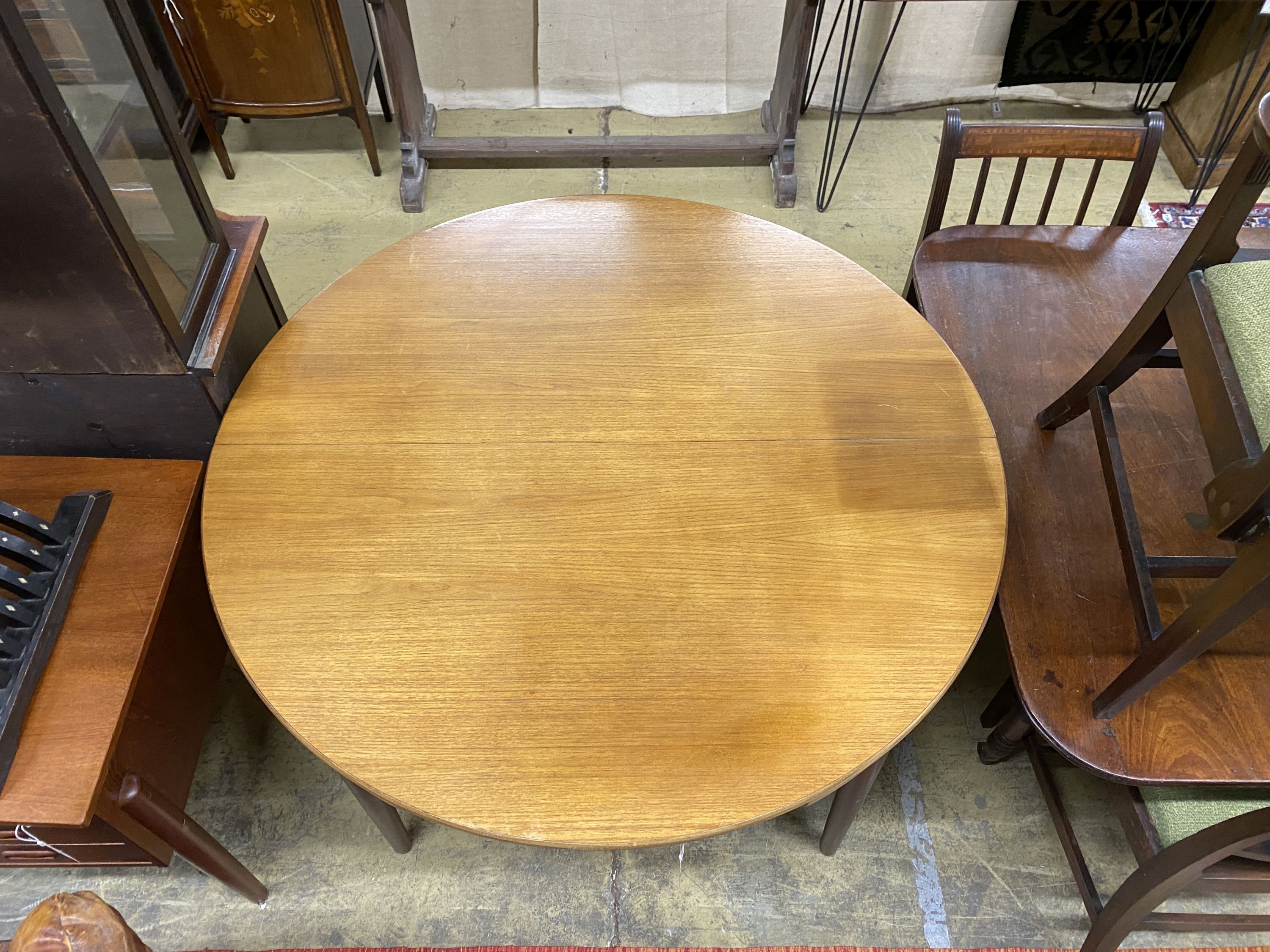 A mid century design Frem Rojle Roundette extending circular teak dining table, diameter 120cm, height 74cm